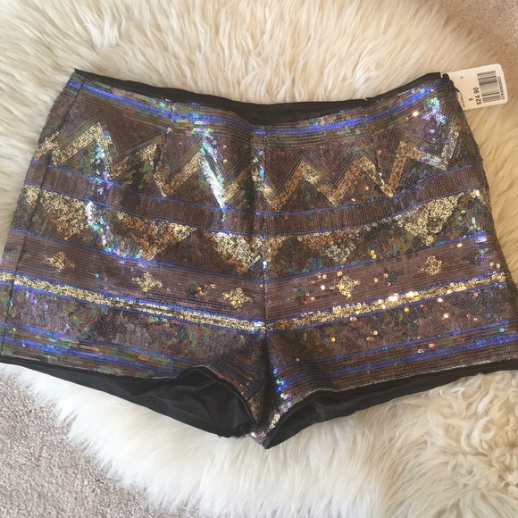 Forever 21 Pants - ⚡️4 for $25!⚡️ NWT Sequin Patterned Shorts